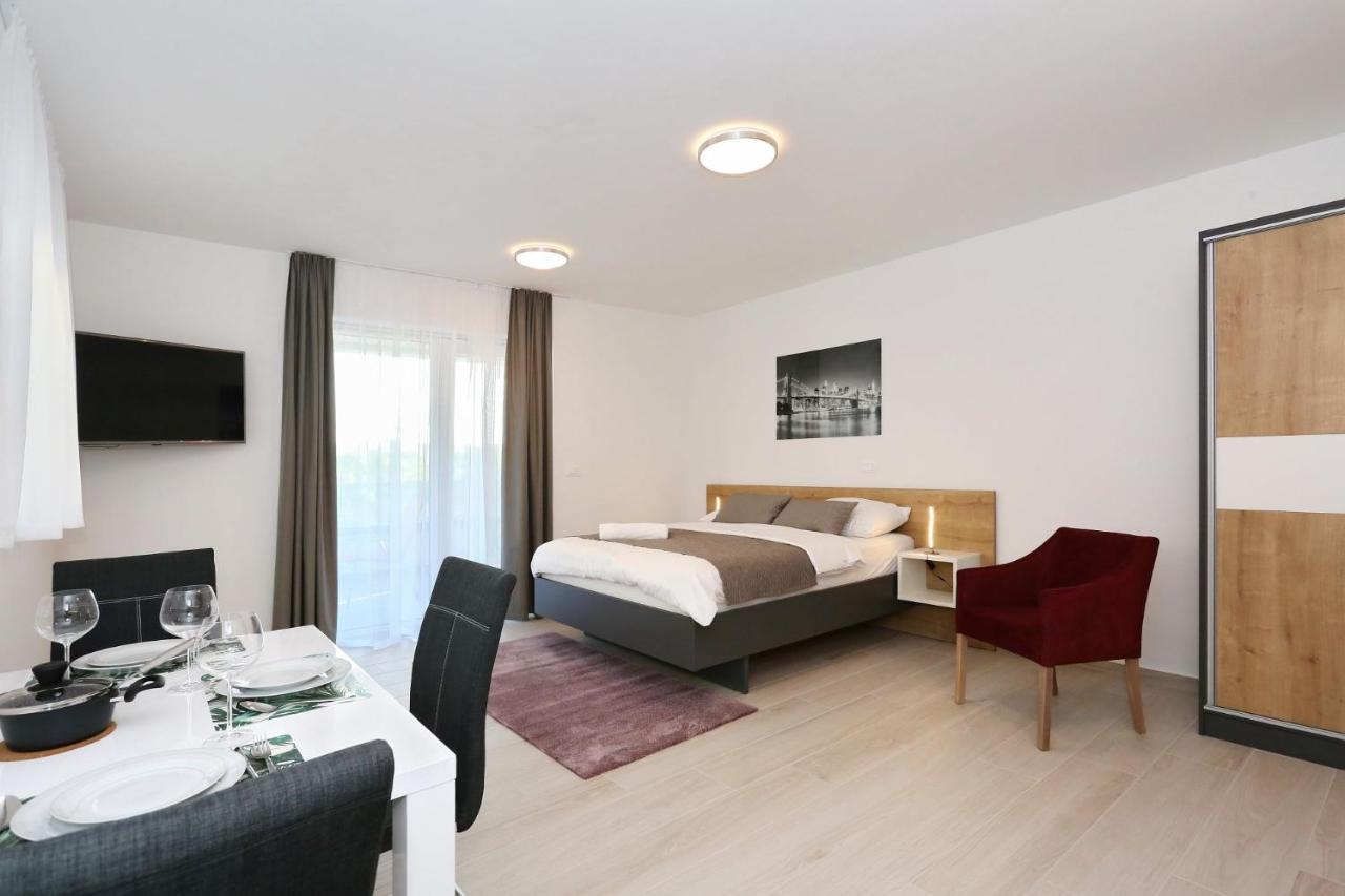 Villa Ankora 1 With Heated Pool 비오그라드나모루 외부 사진