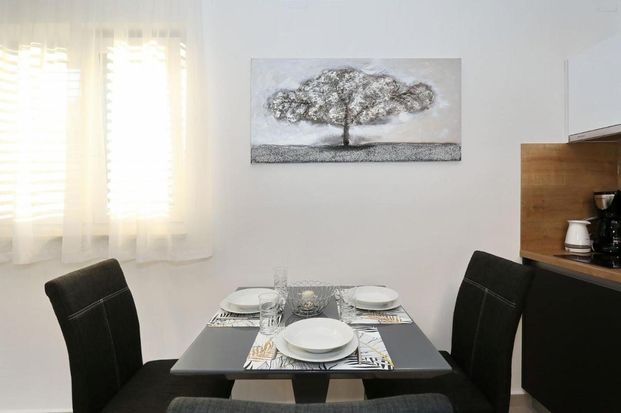 Villa Ankora 1 With Heated Pool 비오그라드나모루 외부 사진