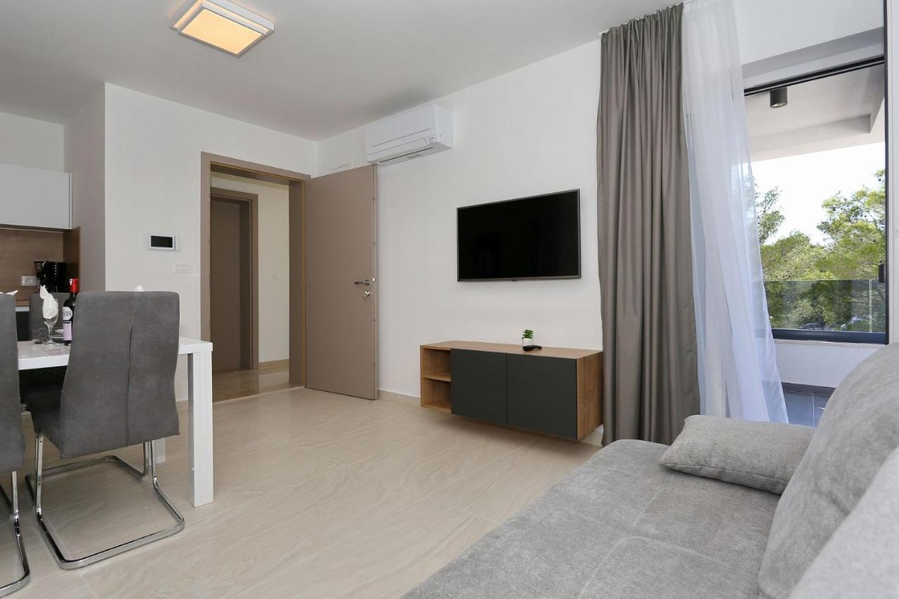 Villa Ankora 1 With Heated Pool 비오그라드나모루 외부 사진