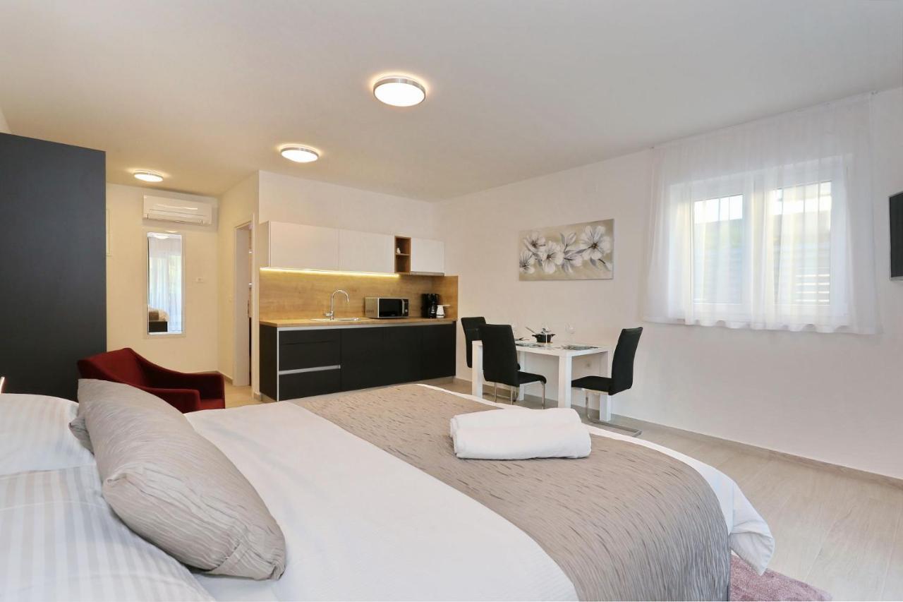 Villa Ankora 1 With Heated Pool 비오그라드나모루 외부 사진