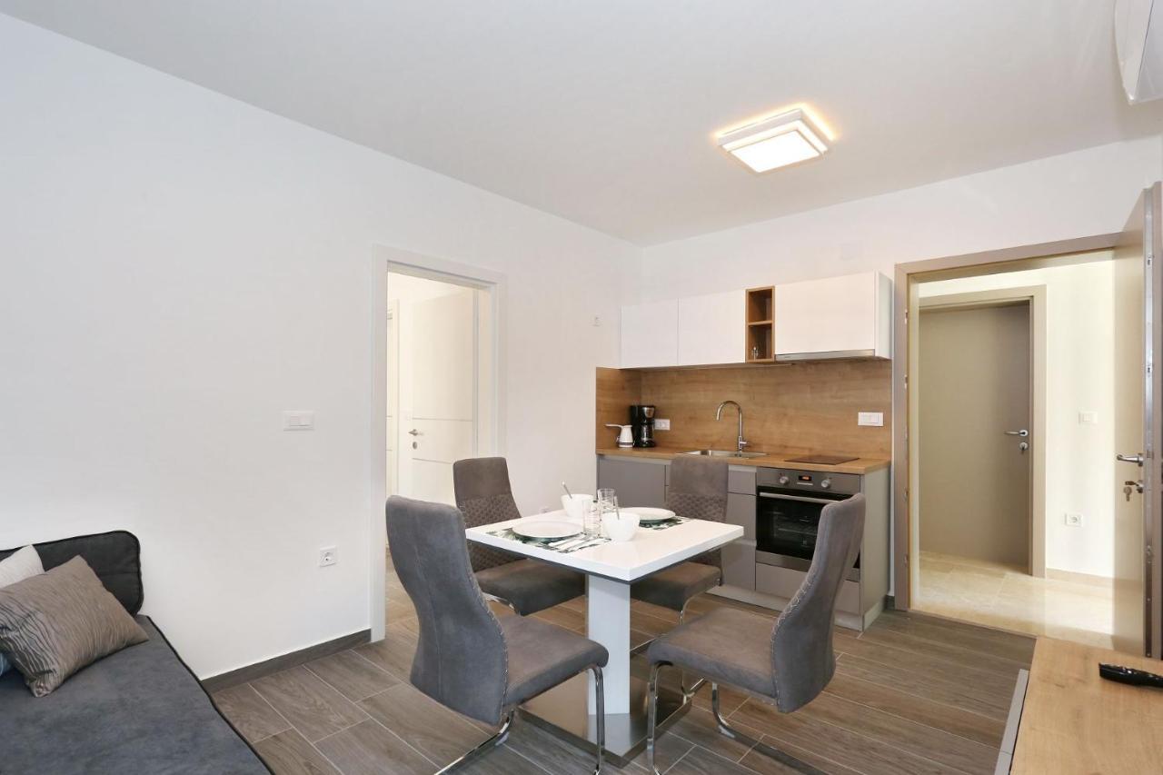 Villa Ankora 1 With Heated Pool 비오그라드나모루 외부 사진
