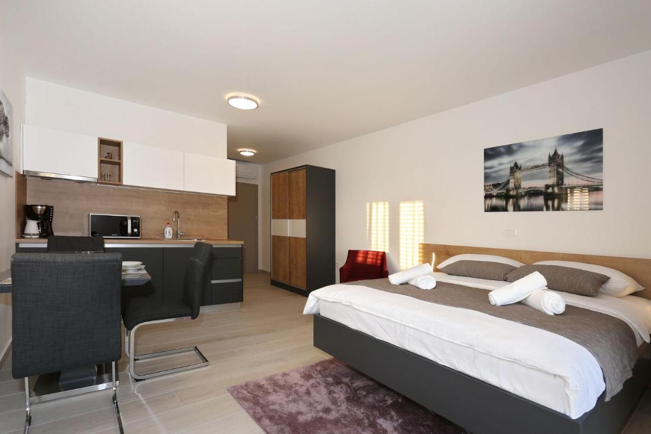 Villa Ankora 1 With Heated Pool 비오그라드나모루 외부 사진