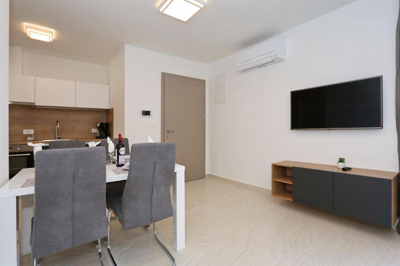 Villa Ankora 1 With Heated Pool 비오그라드나모루 외부 사진