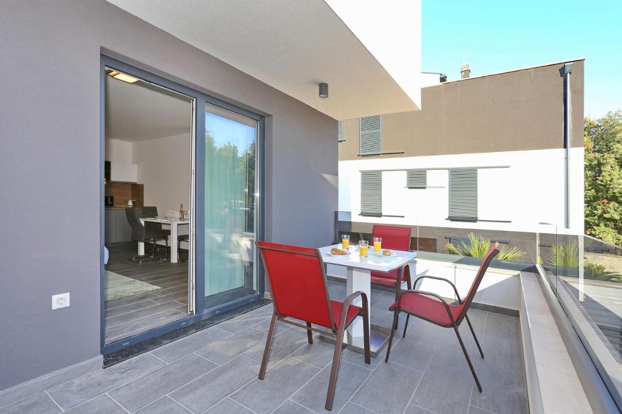Villa Ankora 1 With Heated Pool 비오그라드나모루 외부 사진