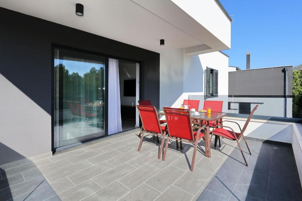 Villa Ankora 1 With Heated Pool 비오그라드나모루 외부 사진