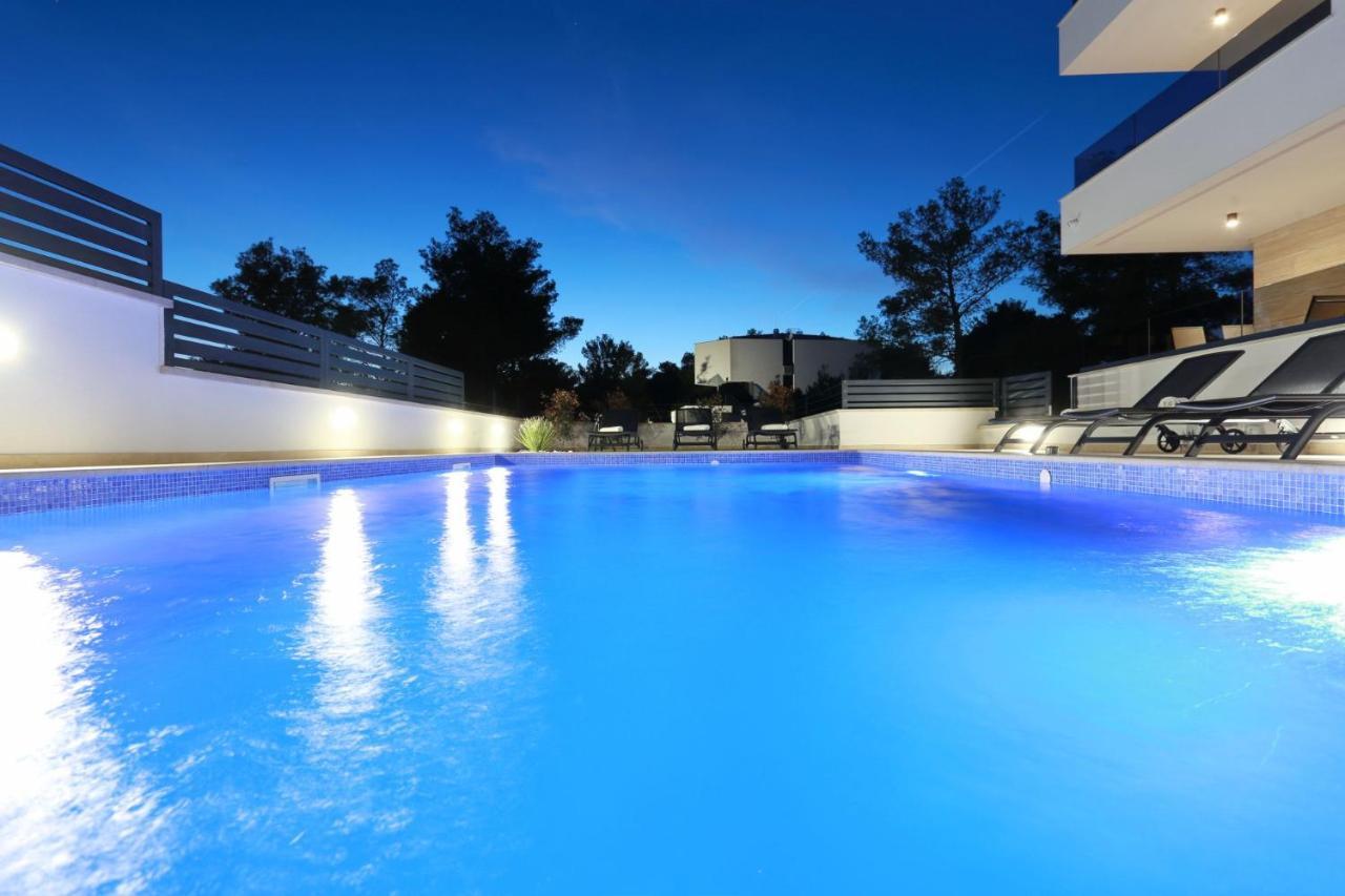 Villa Ankora 1 With Heated Pool 비오그라드나모루 외부 사진