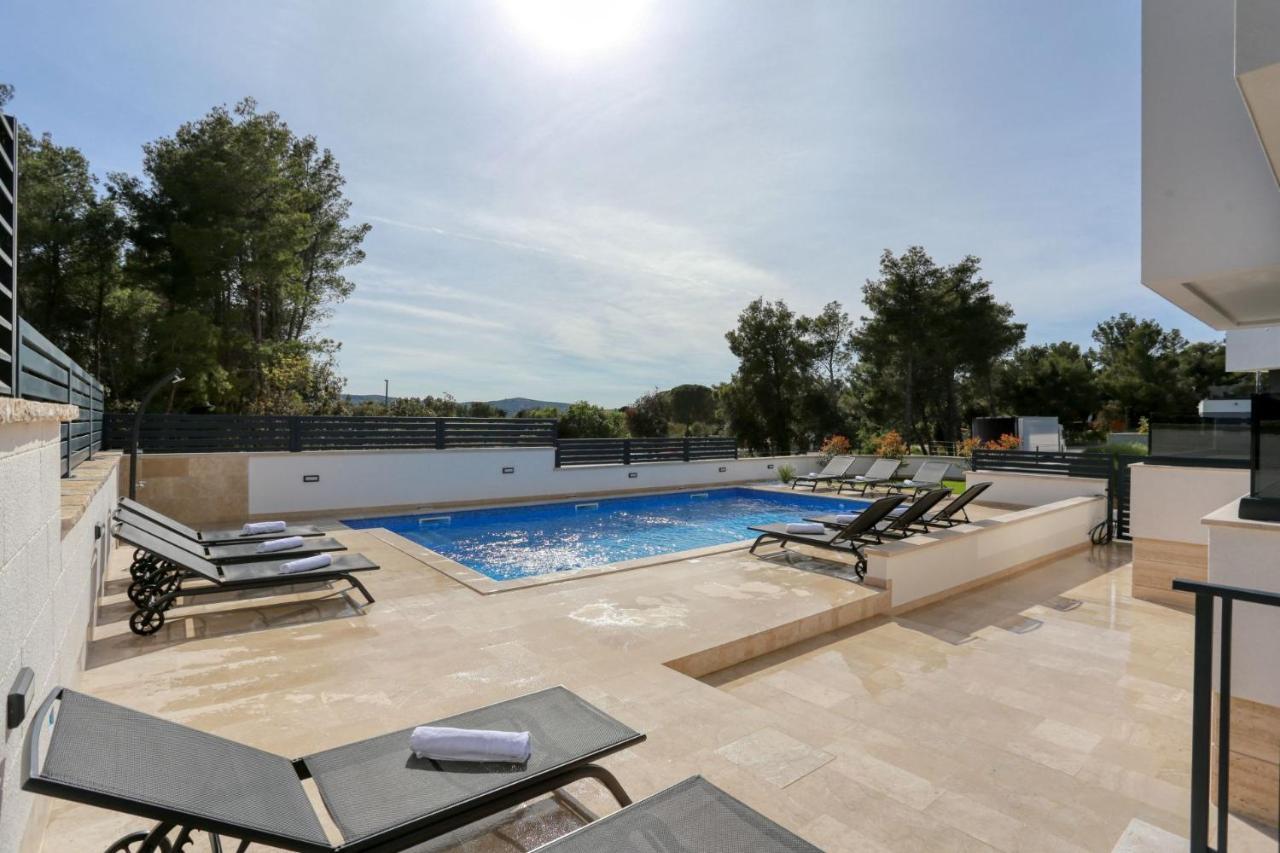 Villa Ankora 1 With Heated Pool 비오그라드나모루 외부 사진