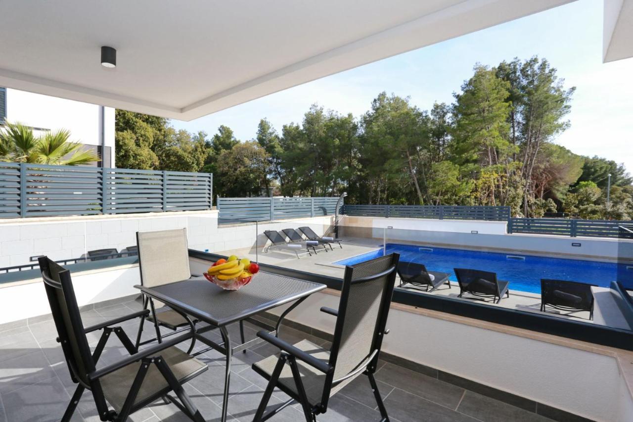 Villa Ankora 1 With Heated Pool 비오그라드나모루 외부 사진